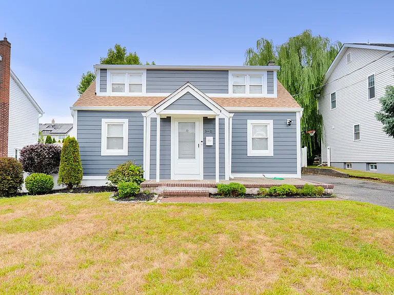 3-11 Lyons Ave — Photo 1