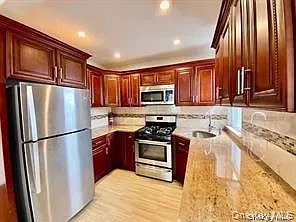 3 bed, 1.0 bath, 800 sqft, $2,900 — Photo 3