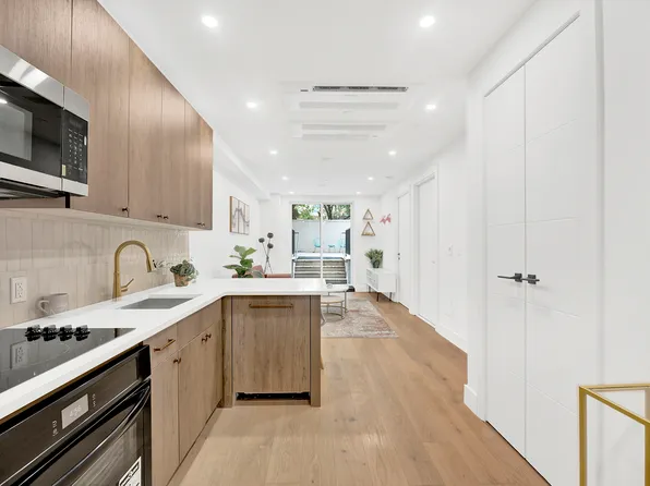 156 Tompkins Avenue image 14 of 15