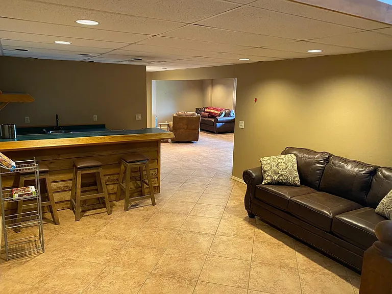 540 Shoreline Dr — Photo 12