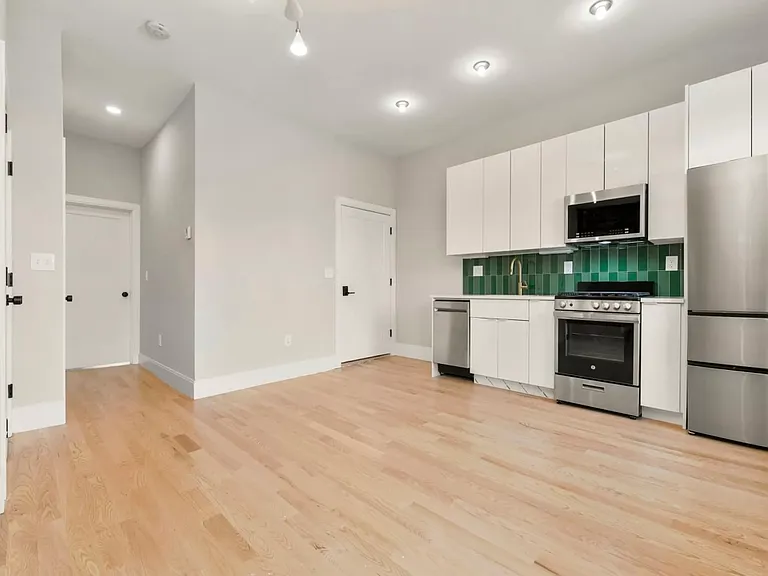 127 Saratoga St #2 — Photo 5