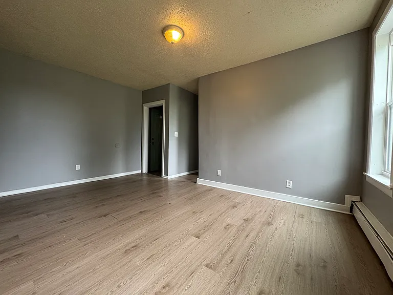 50 York St #2W — Photo 11
