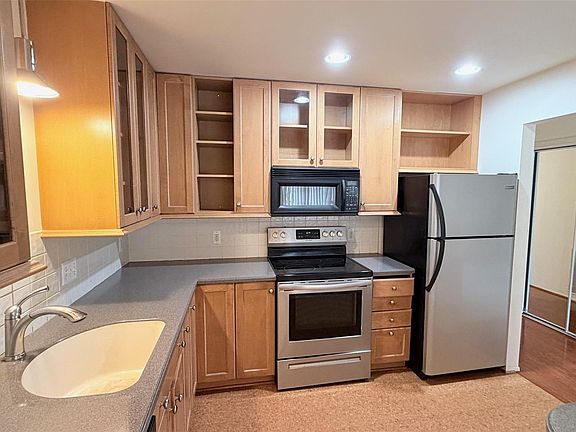 2nd image of 24219 Evergreen Rd #39