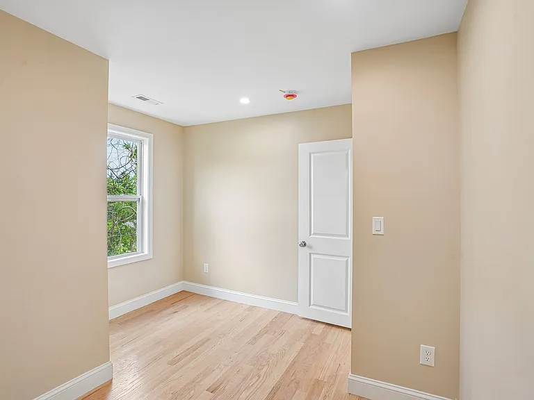 559 Winthrop St — Photo 26
