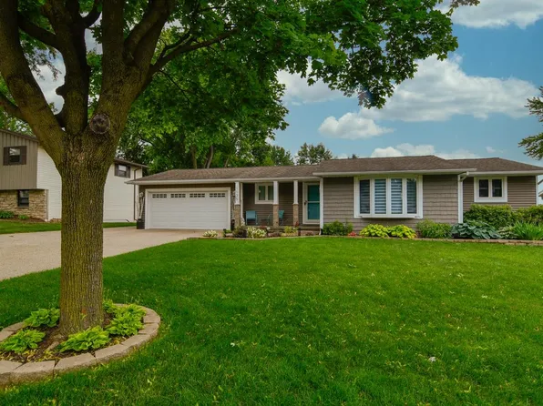 1135 Sharie Ln, Green Bay, WI 54304