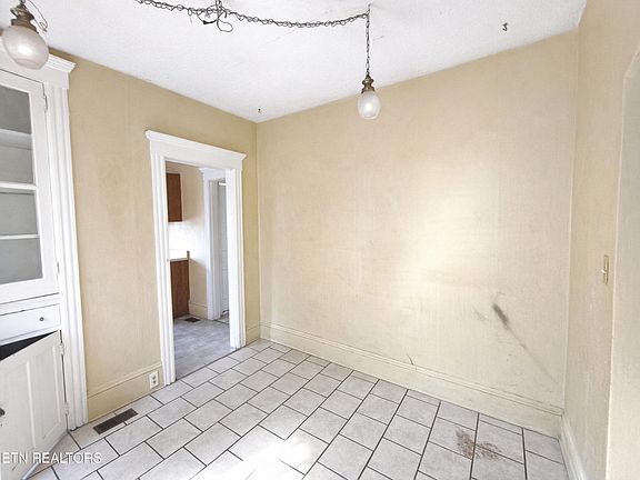 4th image of 818 Maynard Ave