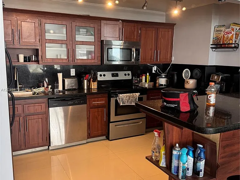 600 NE 36th St #603 — Photo 20