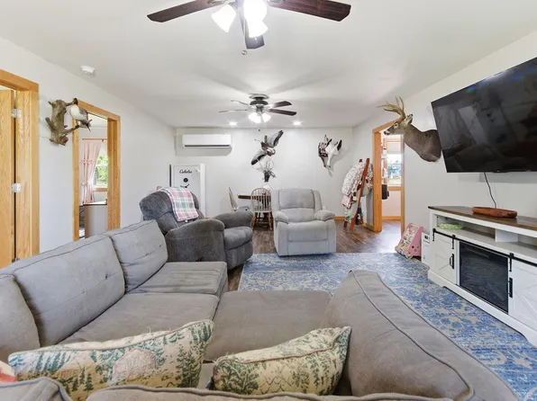 305 N Morris Ave, Clark, MO 65243
