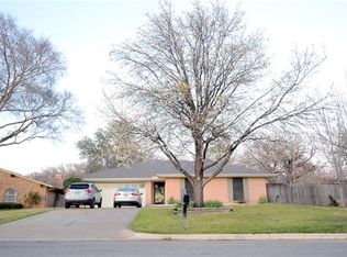 728 Aspen Ct, Hurst, TX 76054