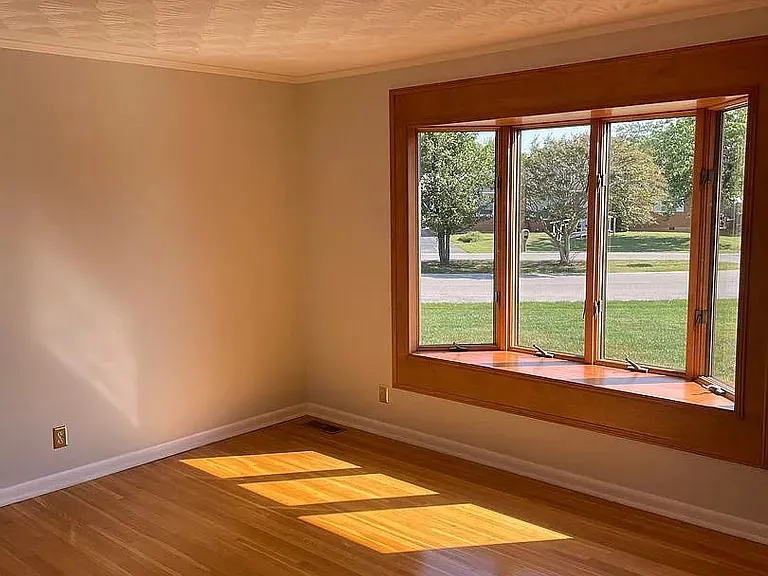 619 Lynnwood Way — Photo 4