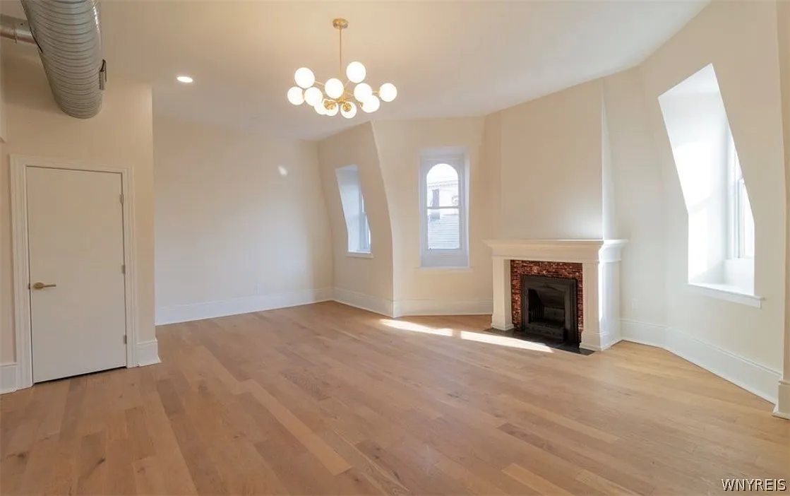 1 bed, 1.5 bath, 6270 sqft, $1,900 — Photo 4