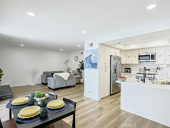 4th image of 1078 Border Ave