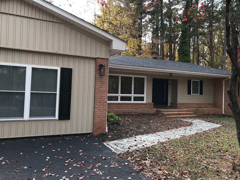 1st image of 909 Parkview Dr