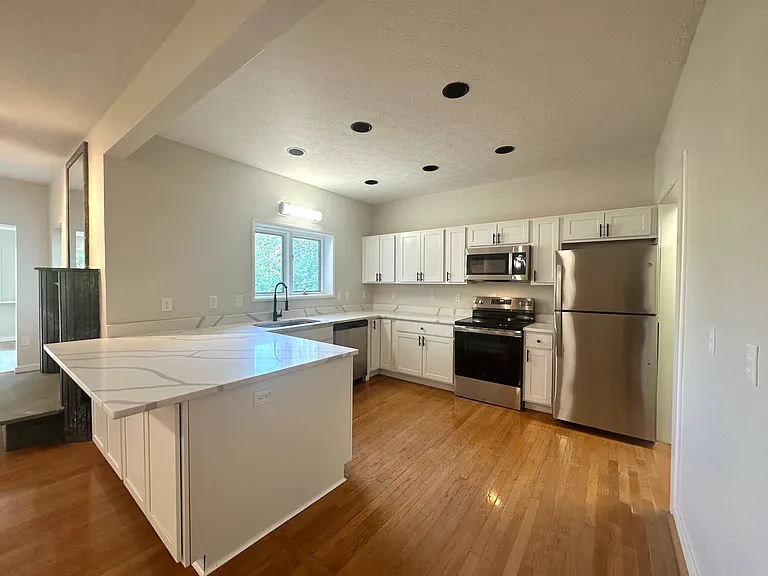424-426 Broadway #D — Photo 3