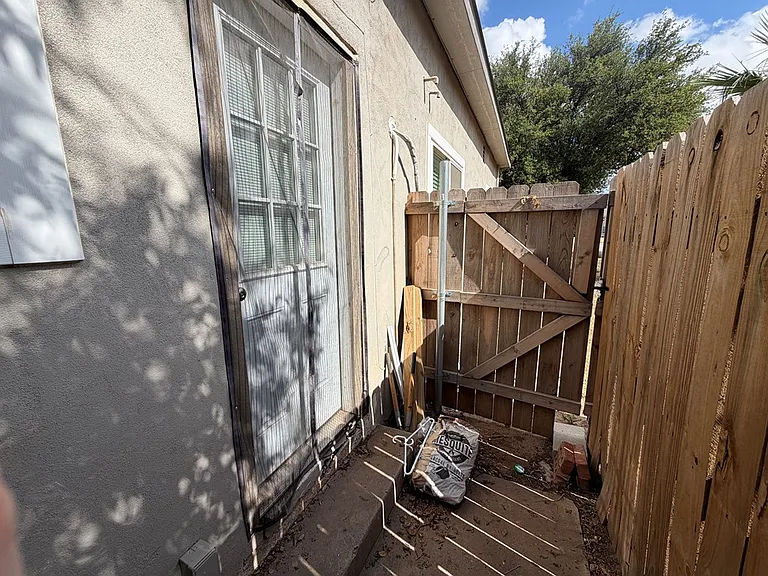 702 W Kansas Ave — Photo 16