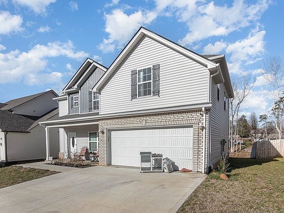 3rd image of 367 Barry Dr NE