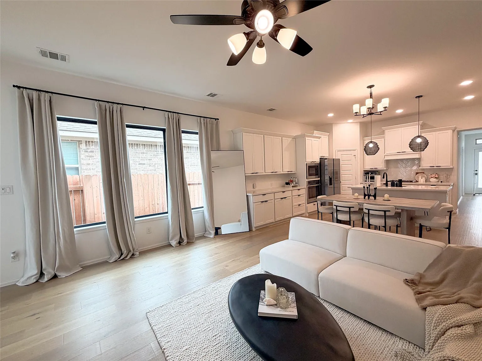 4 bed, 3.0 bath, 1736 sqft, $3,000 — Photo 3