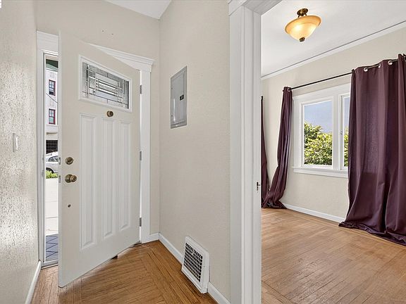 5th image of 753 Warfield Ave