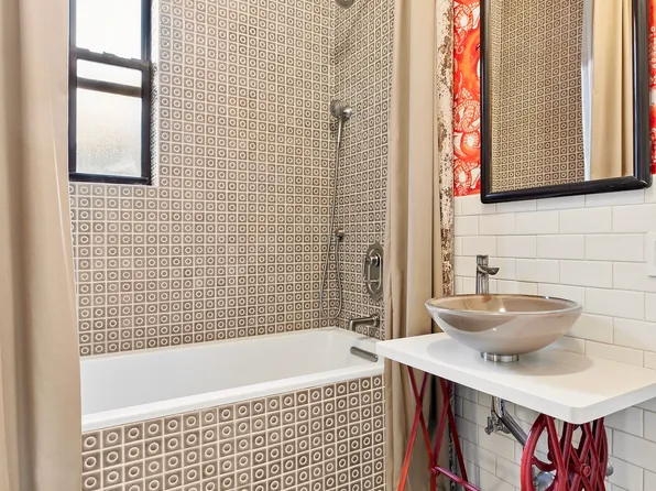 140 West 69th Street image 4 of 33