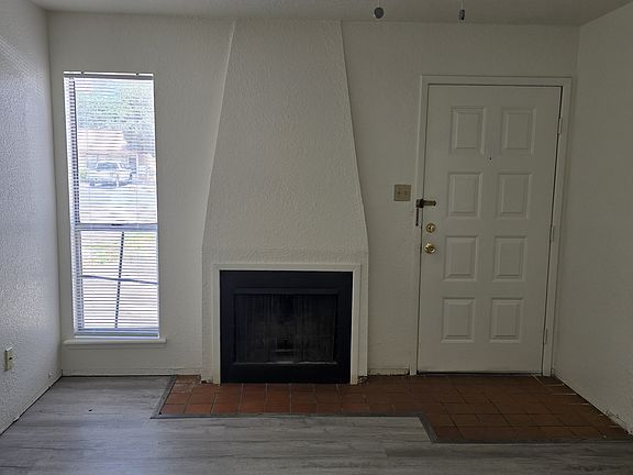 4th image of 1901 Embassy Dr #D