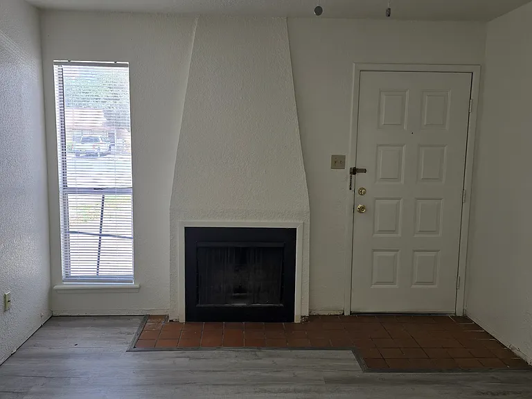 1901 Embassy Dr #D — Photo 4