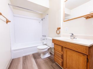 2232 SE Pine St APT 13, Portland, OR 97214