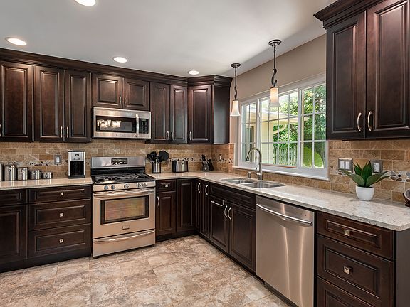 5th image of 309 Morewood Dr