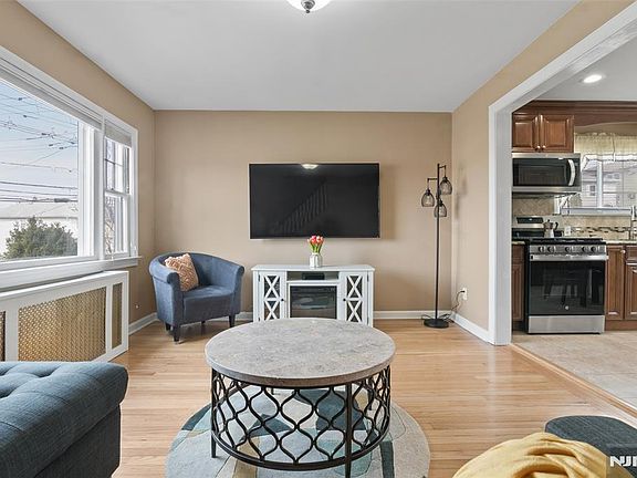 3rd image of 121 Prospect St