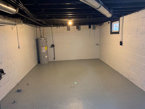 4th image of 3852 Winthrop Ave
