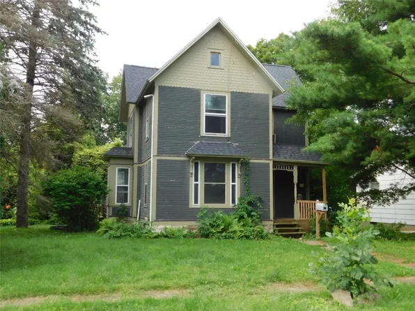 421 E 3rd St, Tipton, IA 52772