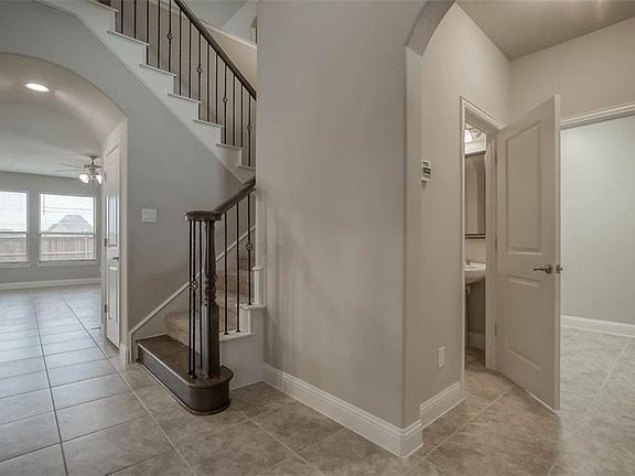 5th image of 809 Wilmington Ln