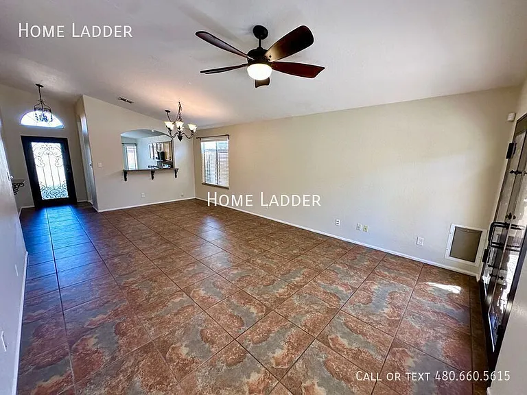 445 E Cantebria Dr — Photo 10
