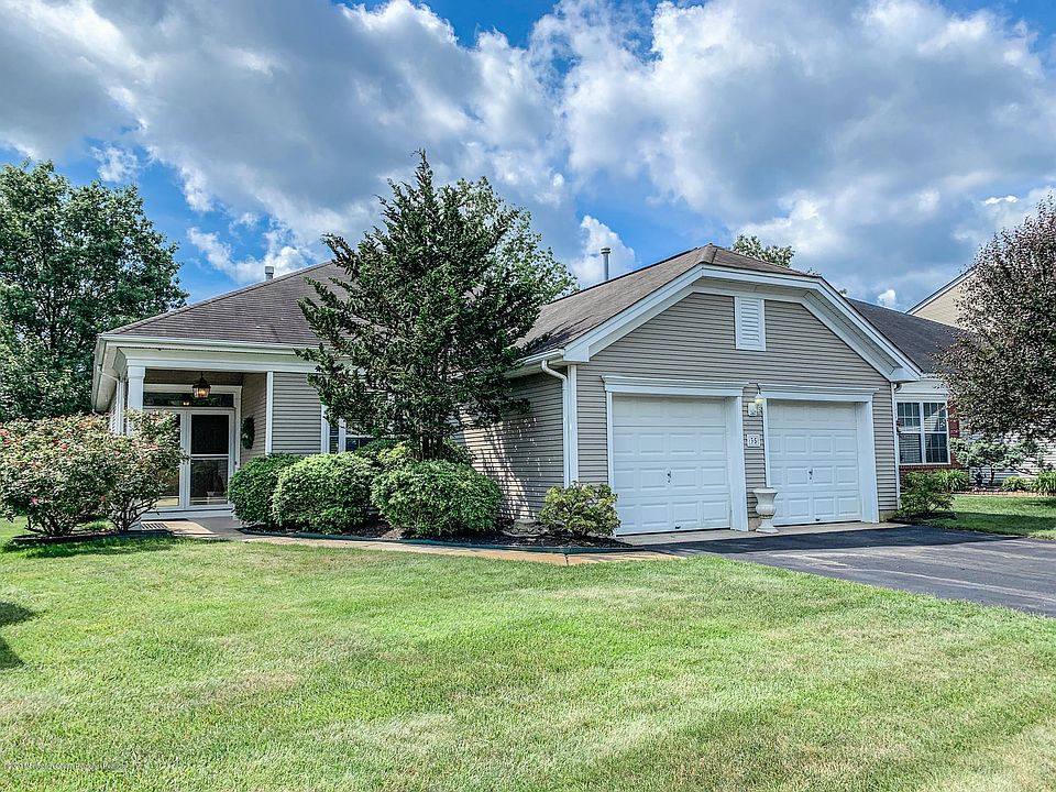 1st image of 35 Goldensprings Dr