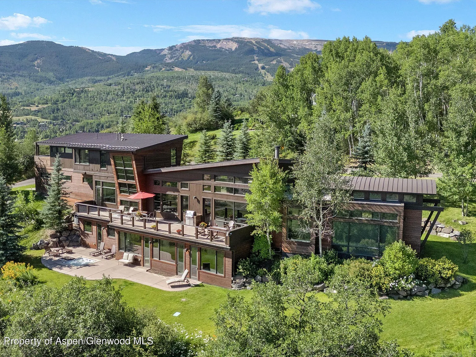 5 bed, 7.0 bath, 5797 sqft, $55,000 — Photo 2