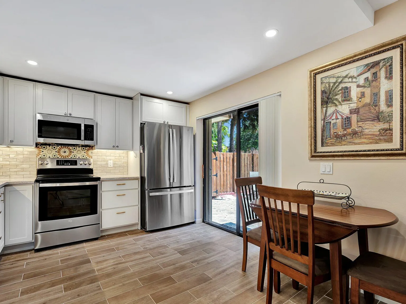 2 bed, 2.5 bath, 1236 sqft, $5,700 — Photo 4