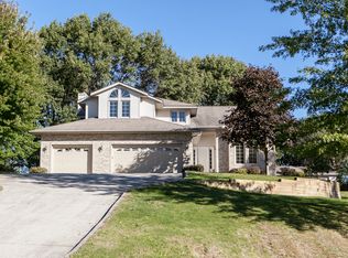 8450 Wildwood Ct, Toddville, IA 52341