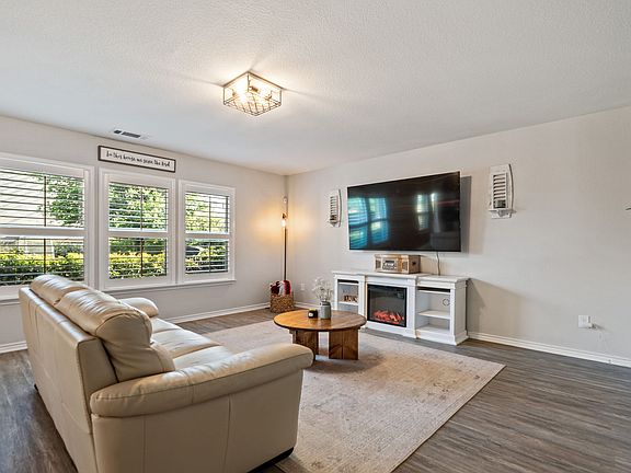 2nd image of 1813 Aslynn Cir