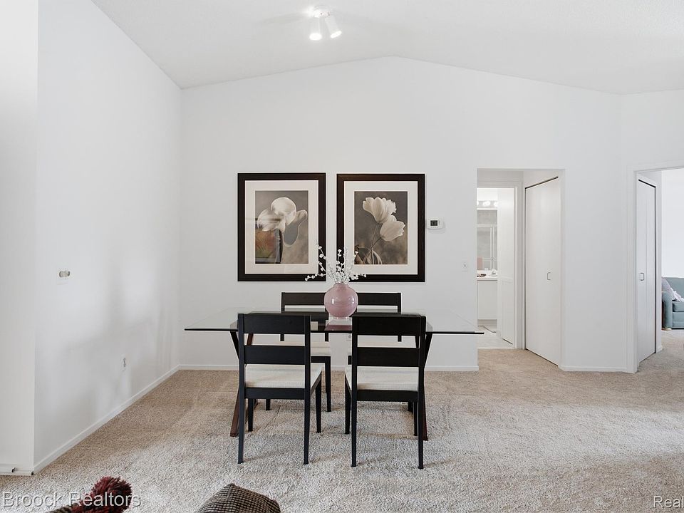 6580 Ridgefield Cir Apt 203, photo 10