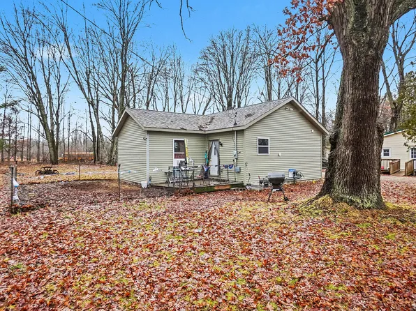 1147 S Bingham Ave, White Cloud, MI 49349