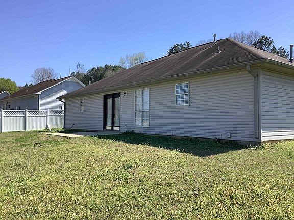 3rd image of 131 White Oak Loop