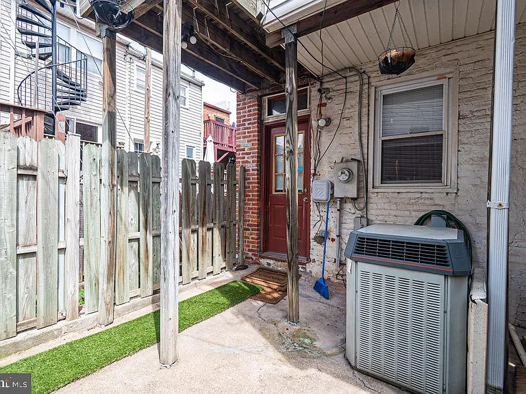 601 Harvey St — Photo 12