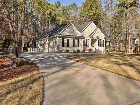 2nd image of 120 Glenwood Chase