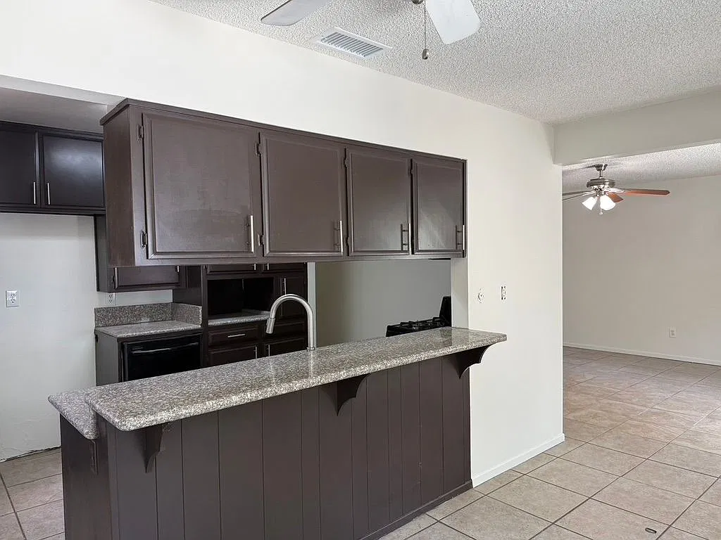 4 bed, 2.0 bath, 1400 sqft, $2,950 — Photo 4