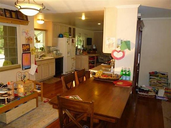 Kitchen/ Dining Area