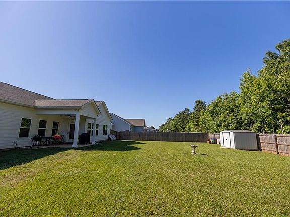 5th image of 16 Belmont Dr