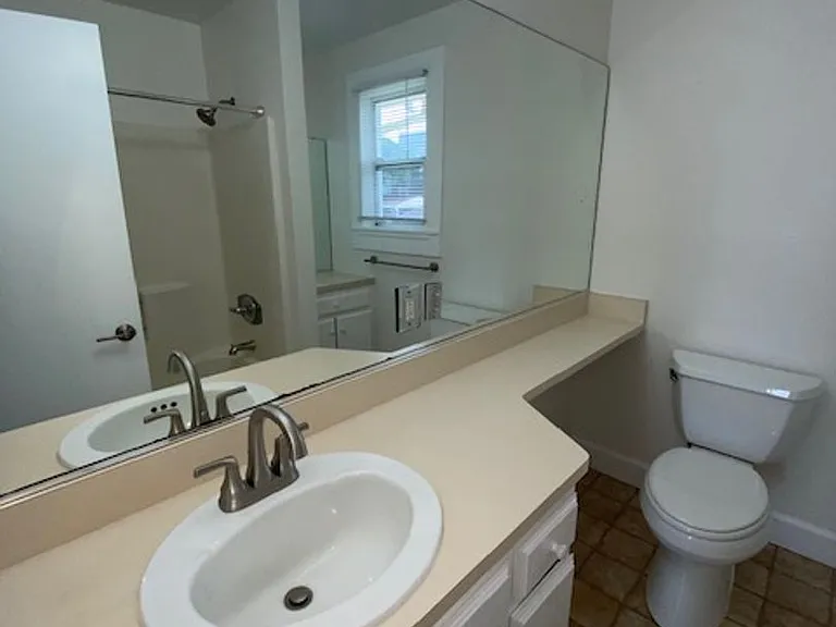 585 Laine St — Photo 8