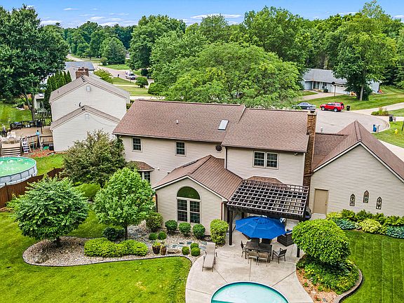 5th image of 122 Elsinore Ln