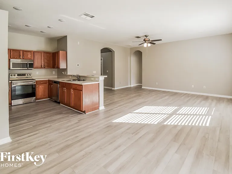 722 Parsons Pointe St — Photo 4