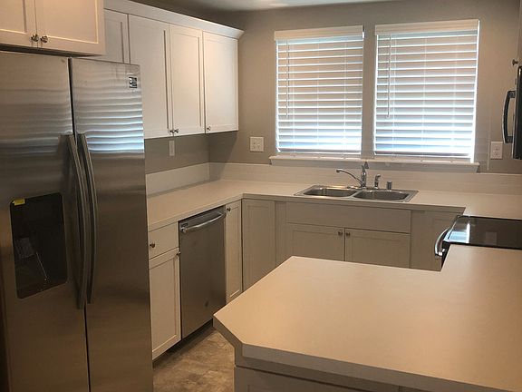 4th image of 569 S Lakeland Dr