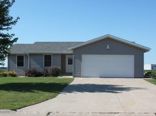 1136 13th St NE, Sioux Center, IA 51250